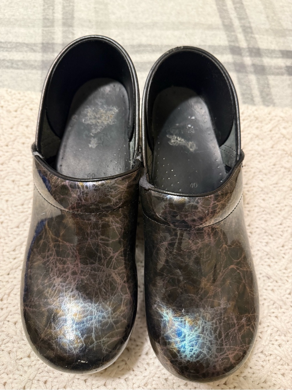 Dansko Professional Patent Leather Clogs  Metallic Ink  Size 40 USA 9/5 10